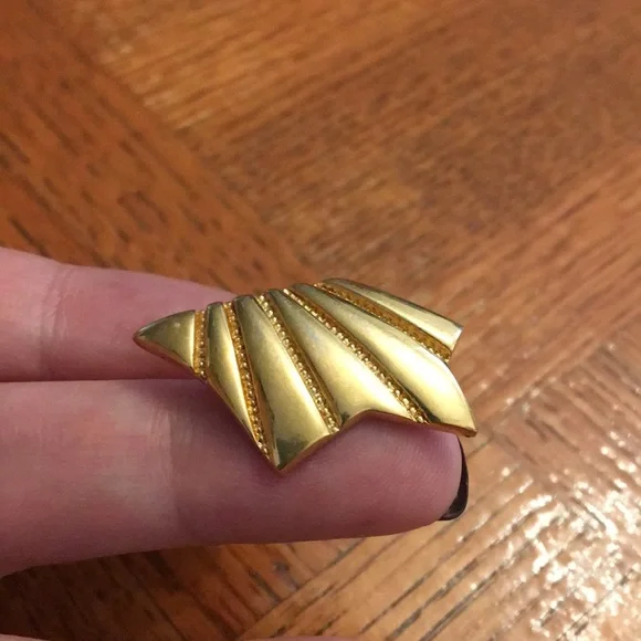 🎁GIFT🎁 Vintage MONET gold fan earrings - Picture 4 of 11